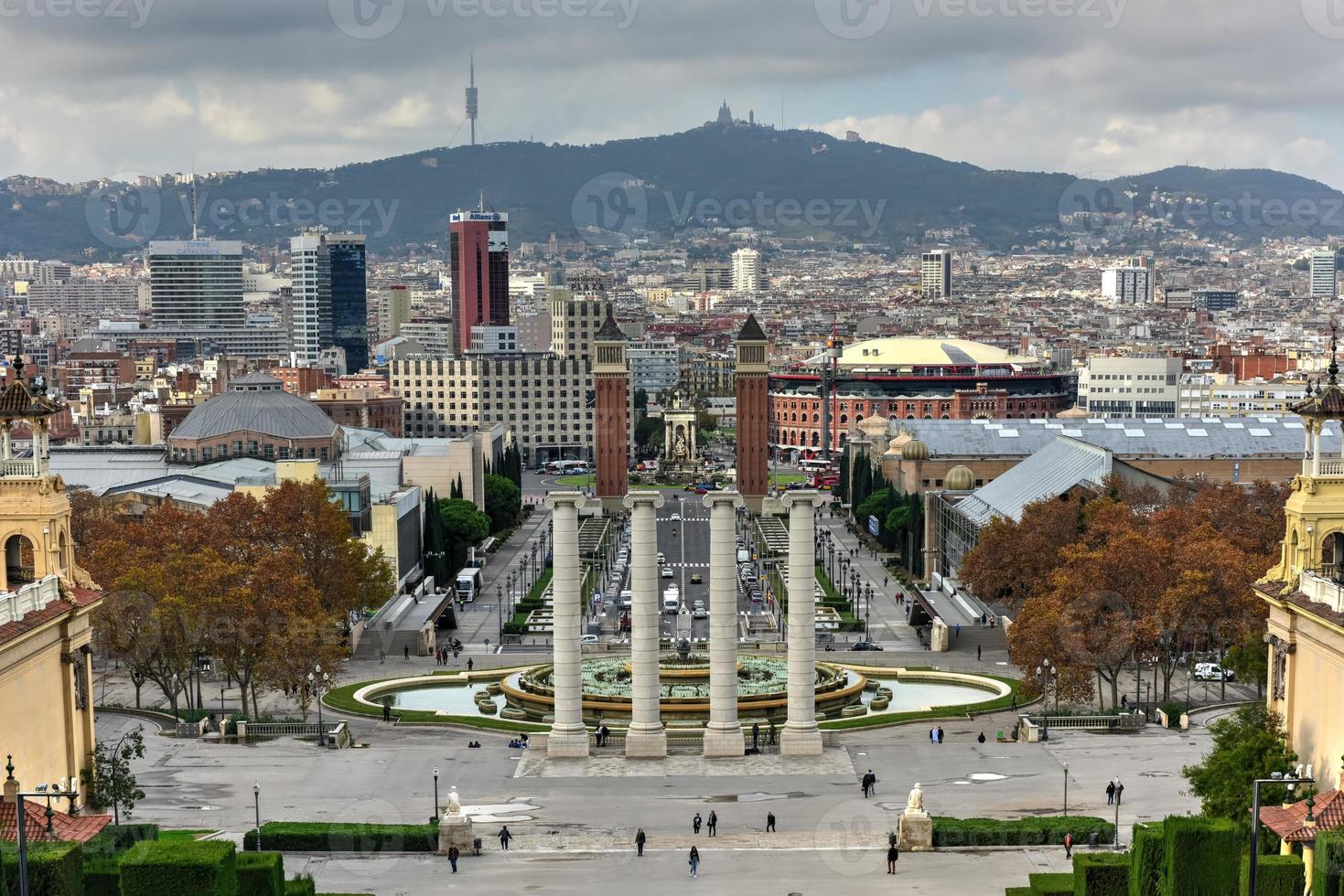 placa de espanya, o museu nacional em barcelona, espanha. foto