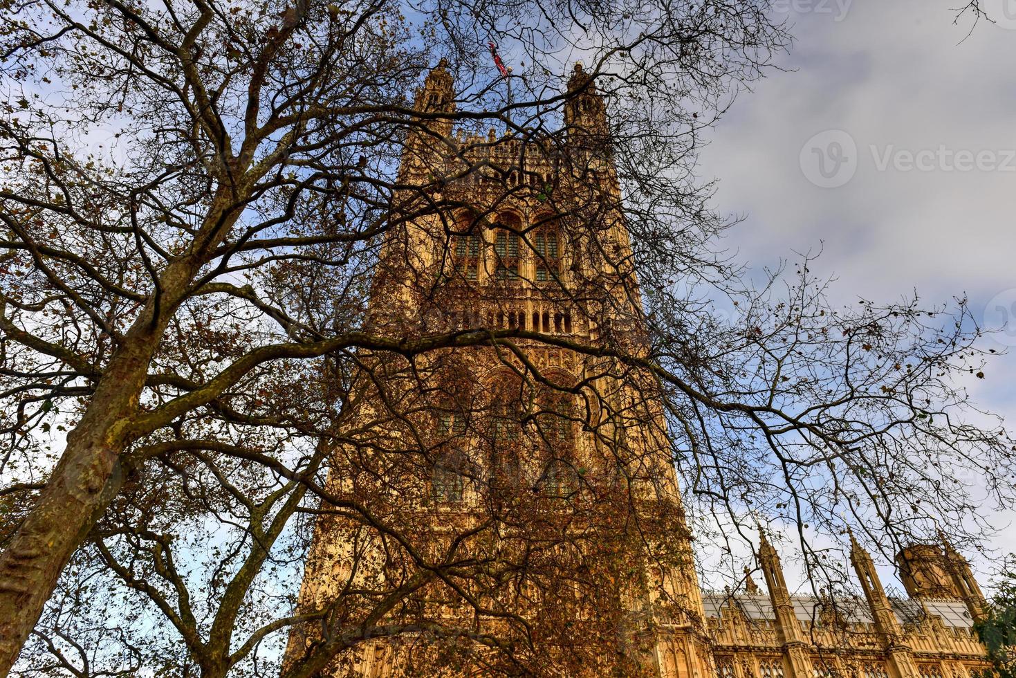 o palácio de westminster em londres, inglaterra. foto