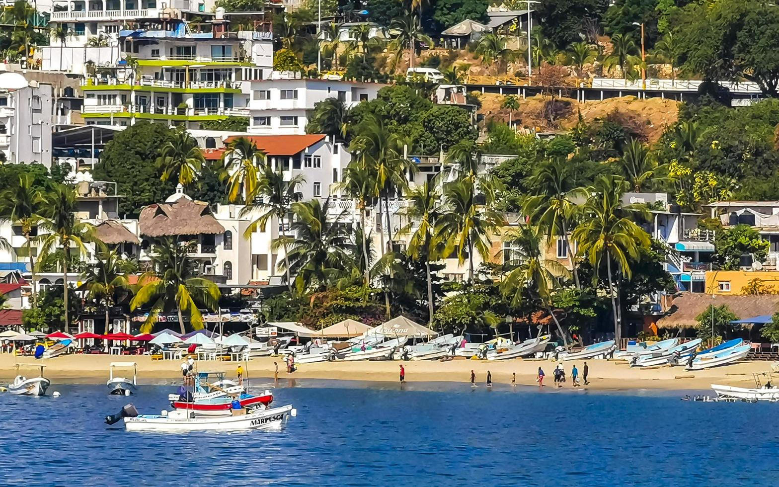 puerto escondido oaxaca méxico 2022 barcos de pesca na praia do porto em puerto escondido méxico. foto