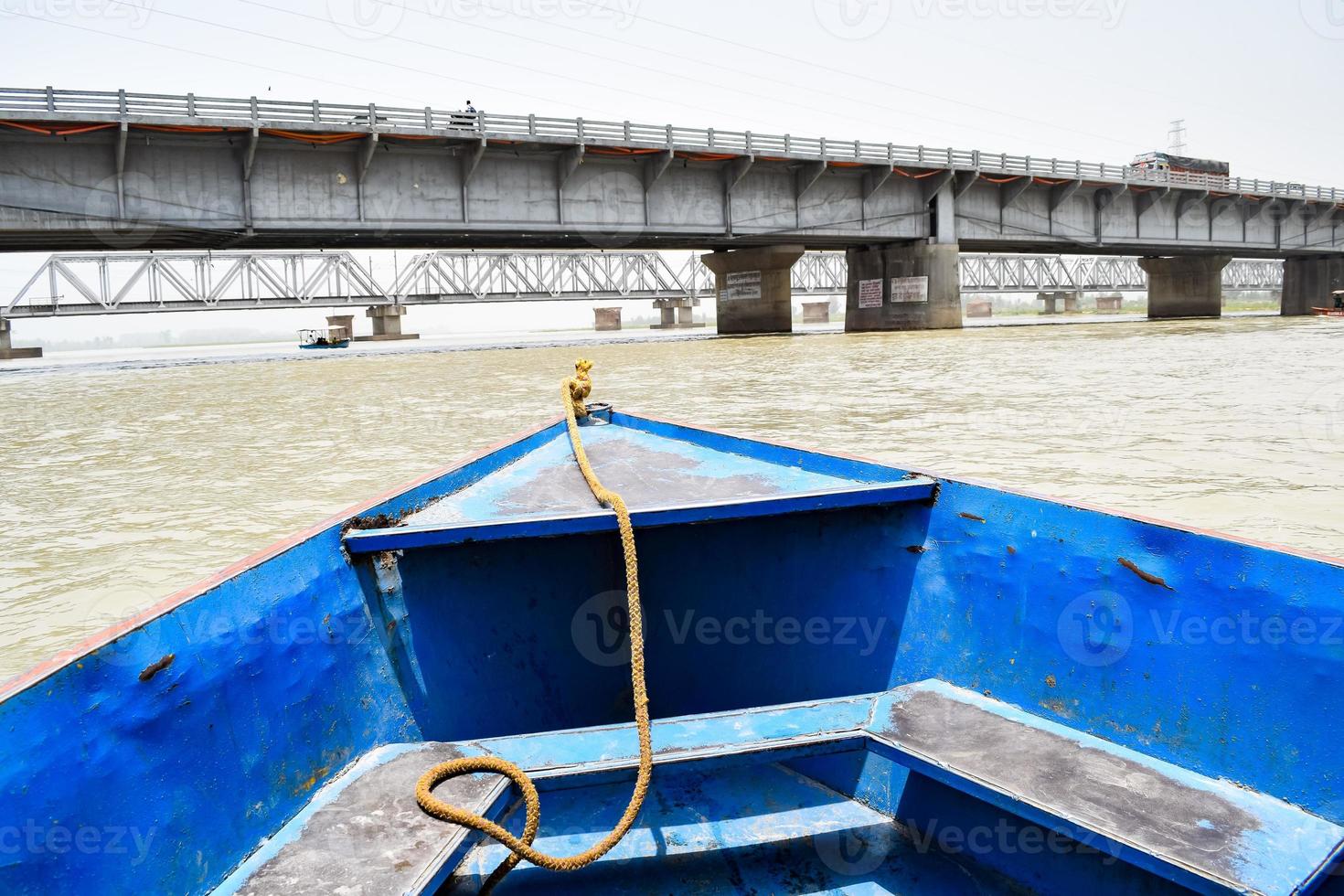 ganga como visto em garh mukteshwar, uttar pradesh, índia, acredita-se que o rio ganga seja o rio mais sagrado para os hindus, uma vista de garh ganga brij ghat, que é um lugar religioso muito famoso para os hindus foto