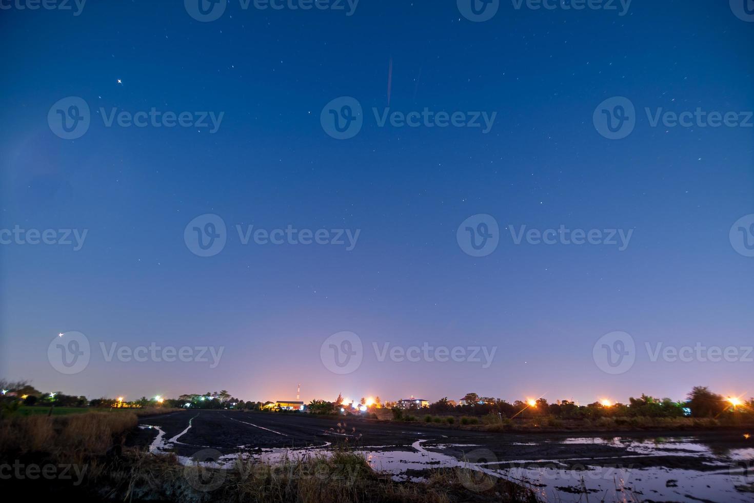 estrelas no céu noturno foto