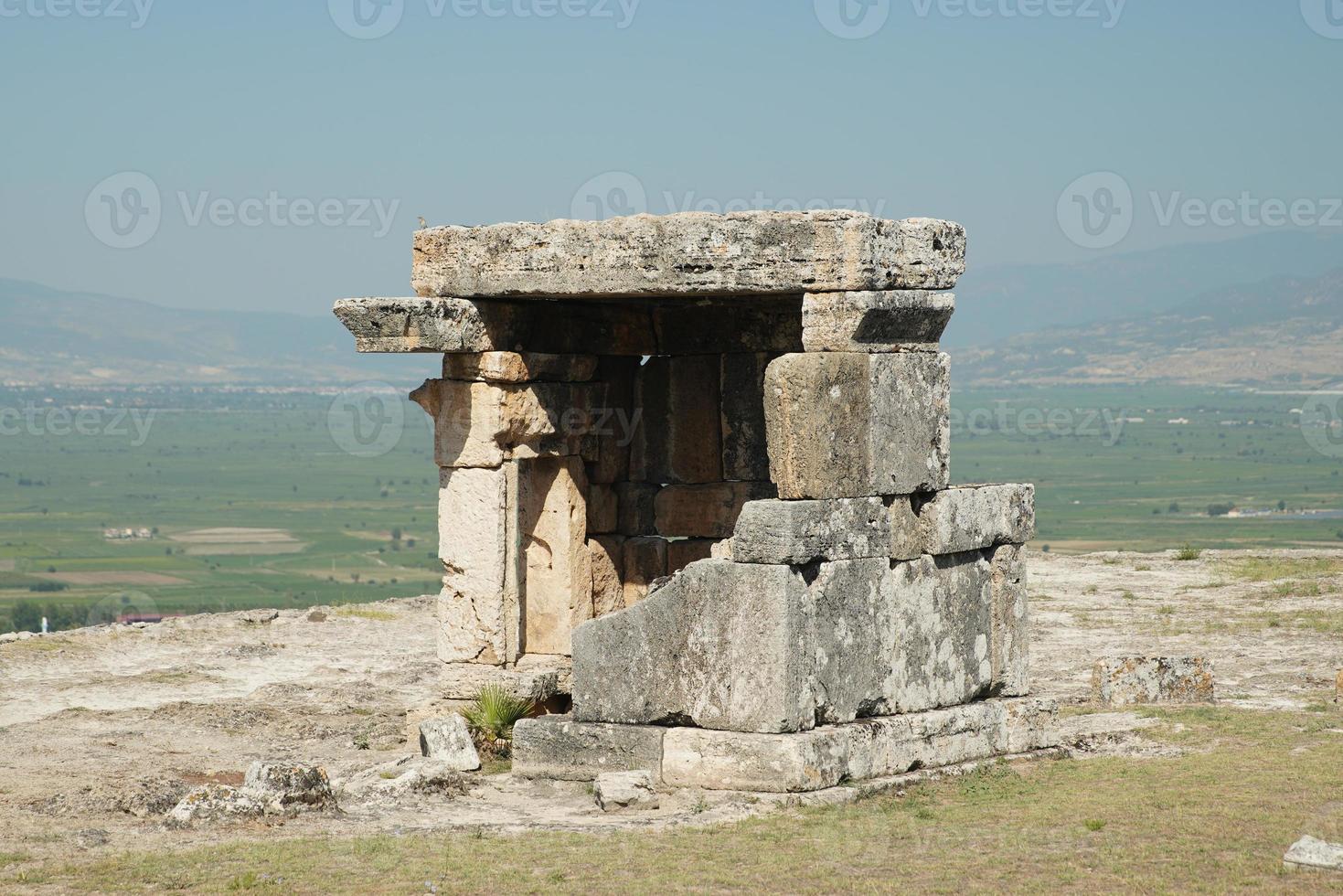 túmulo na cidade antiga de hierapolis, pamukkale, denizli, turkiye foto