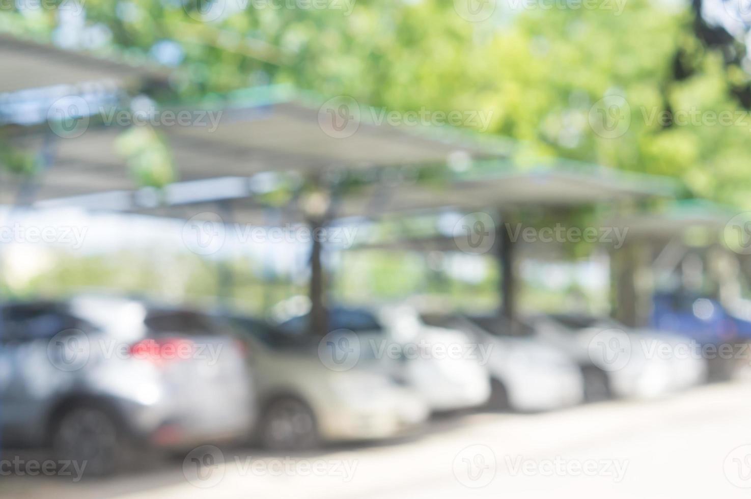 Foto de carros de estacionamento desfocados na cidade desfoque o carro  estacionado no estacionamento e na rua