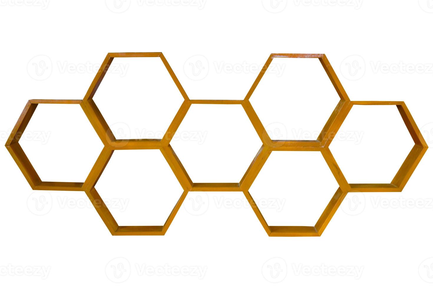 prateleira de madeira, formato hexagonal, formato de favo de mel, com 7 compartimentos para guardar itens. conceito para produtos de madeira para decoração de casa, móveis de madeira. Foco seletivo e suave. foto