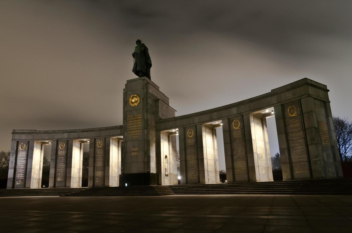 memorial de guerra soviético em berlim tiergarten, 2022 foto