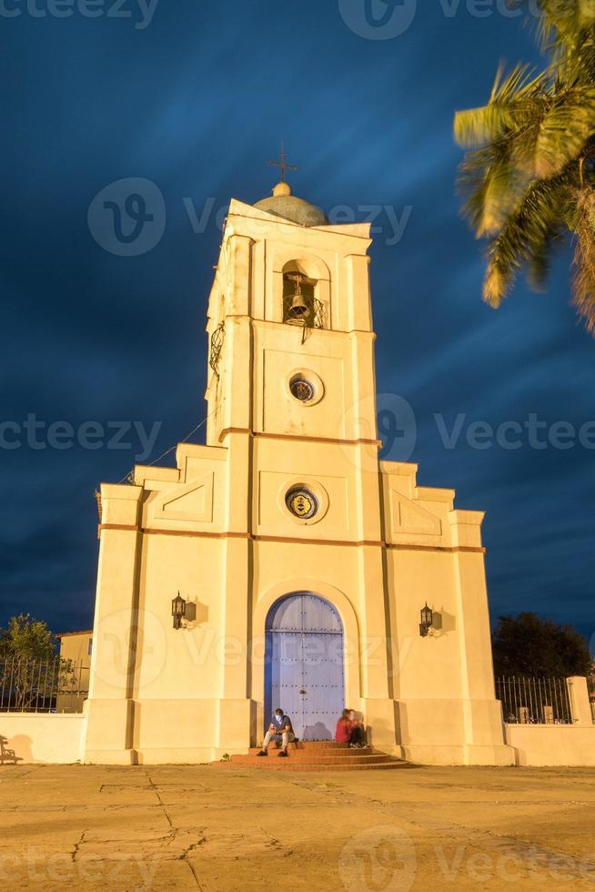 igreja do sagrado coração de jesus em vinales, cuba ao entardecer. foto