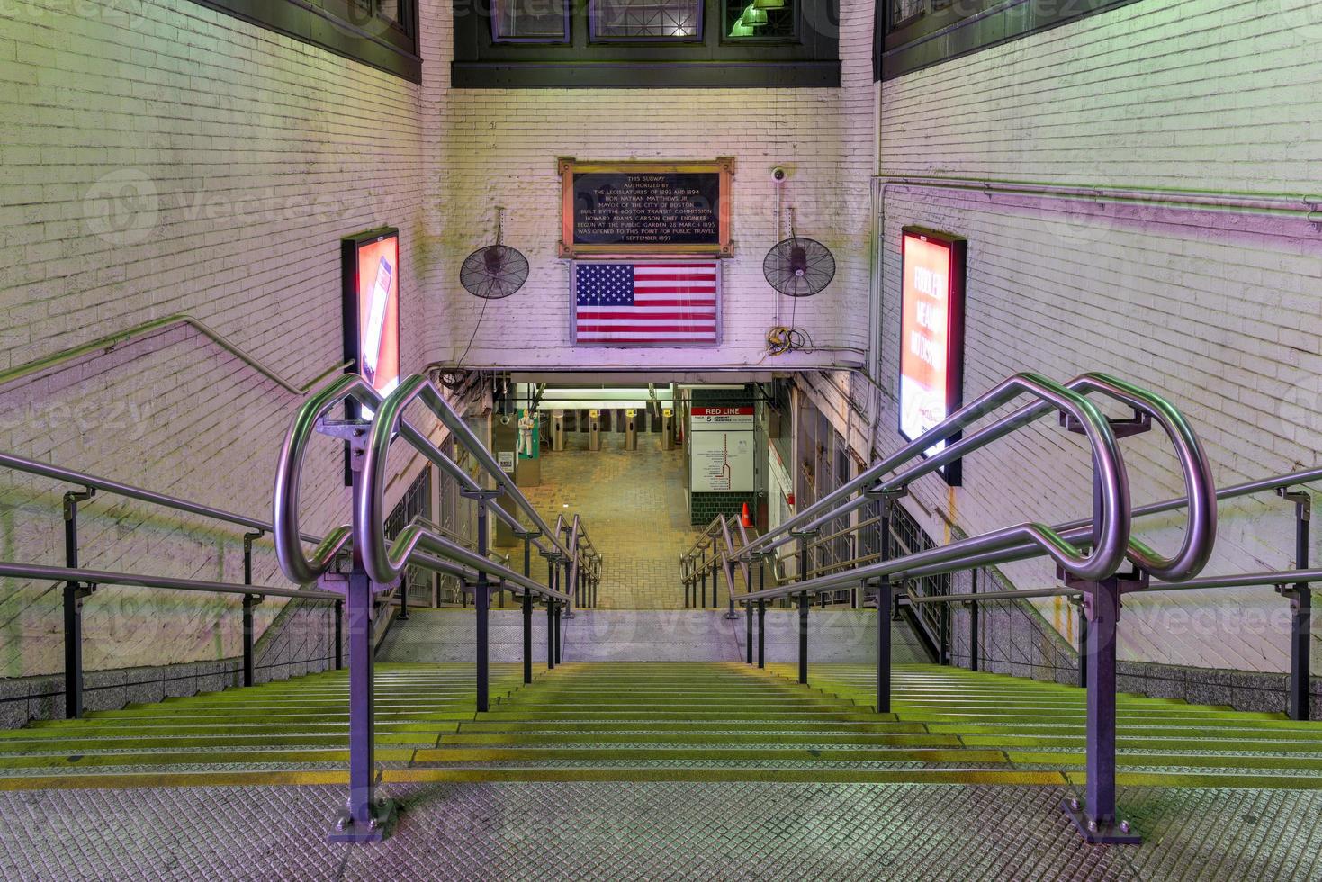 Estação park street no sistema de metrô mbta, localizada no cruzamento da park street com a tremont street sob boston common no centro de boston. foto