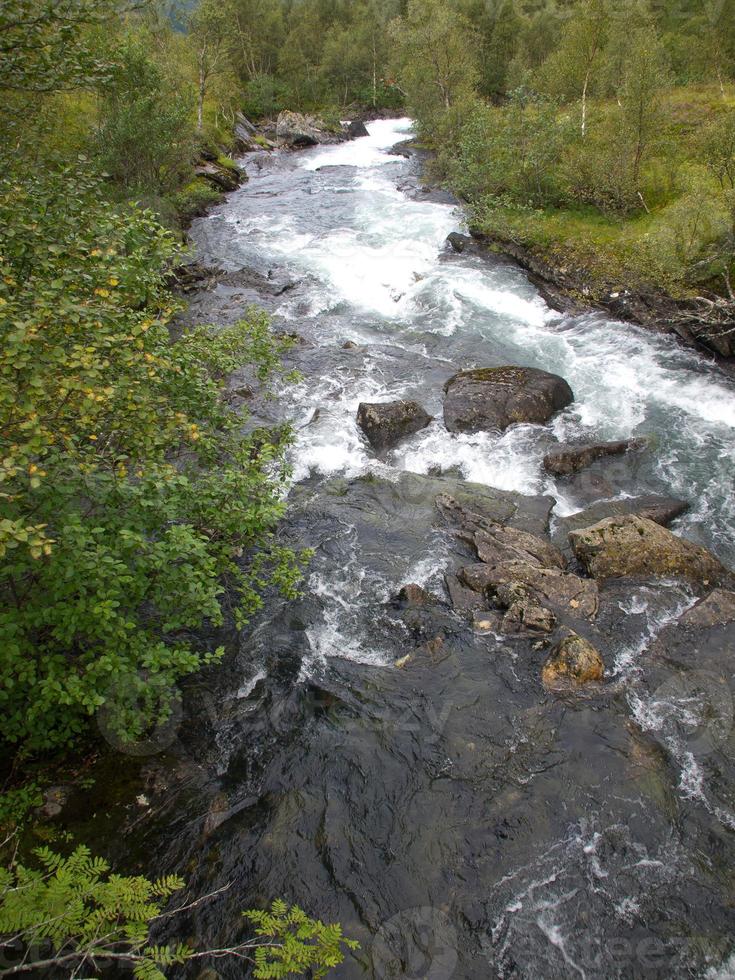 belos fiordes da noruega foto