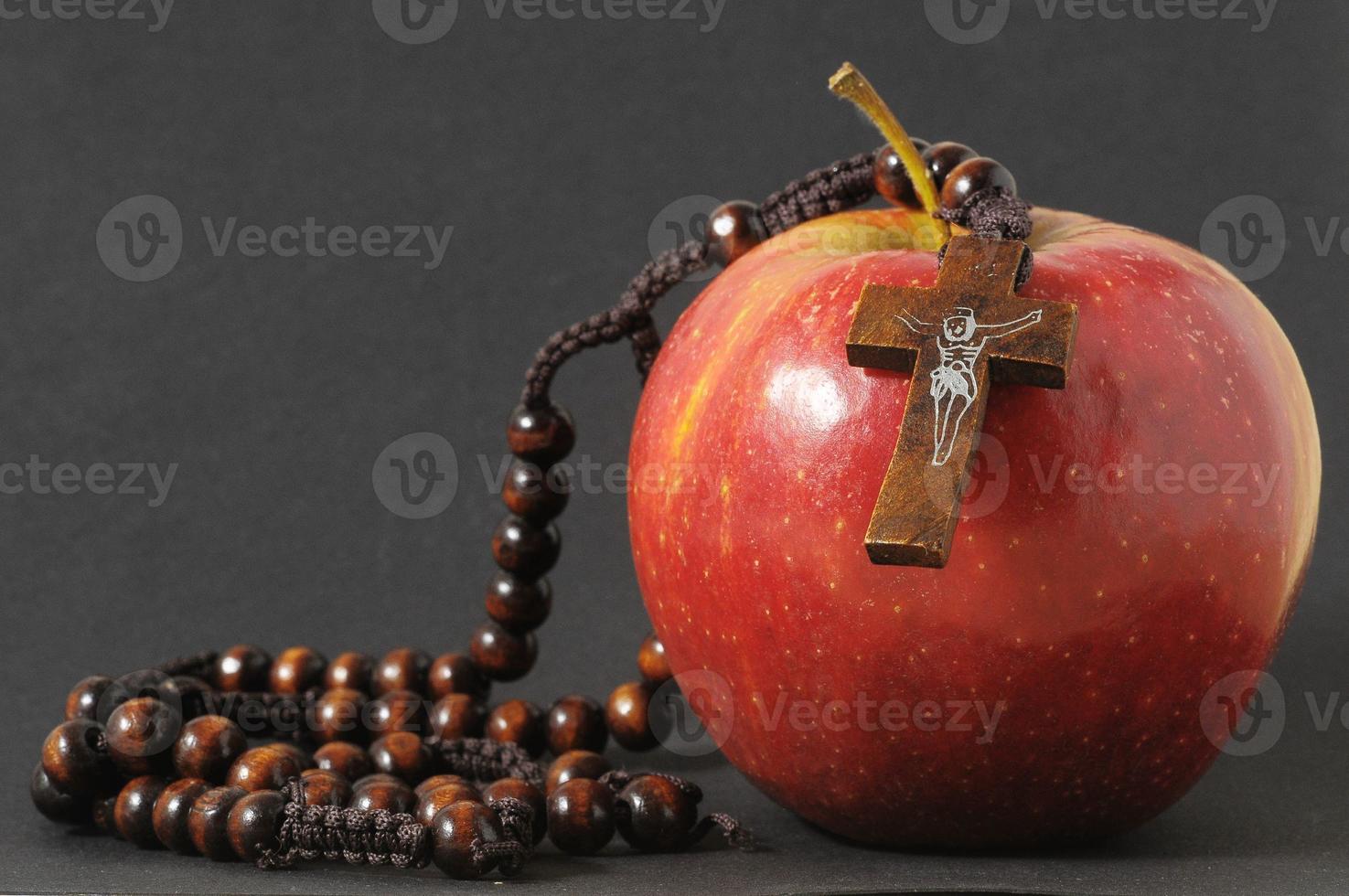 bíblia o pecado de eva maçã vermelha foto