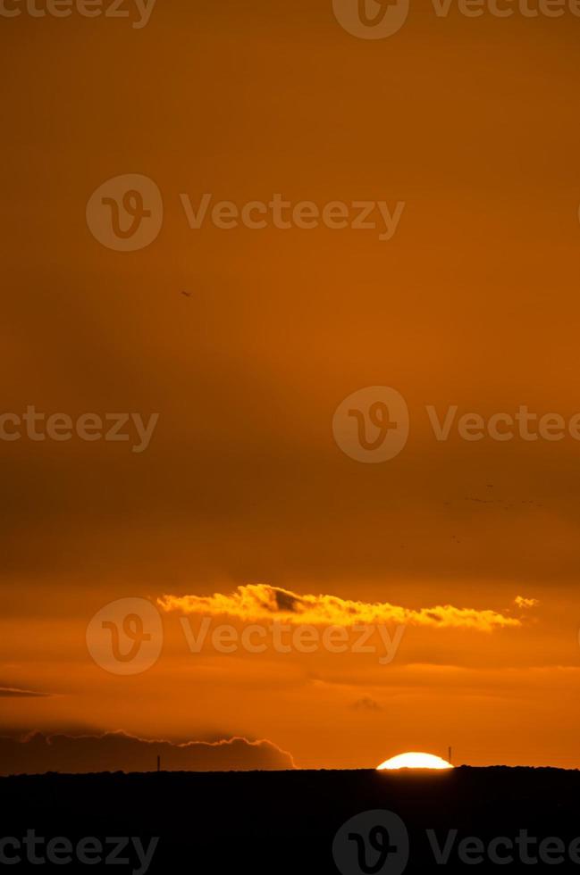 vista do céu sobre o pôr do sol foto