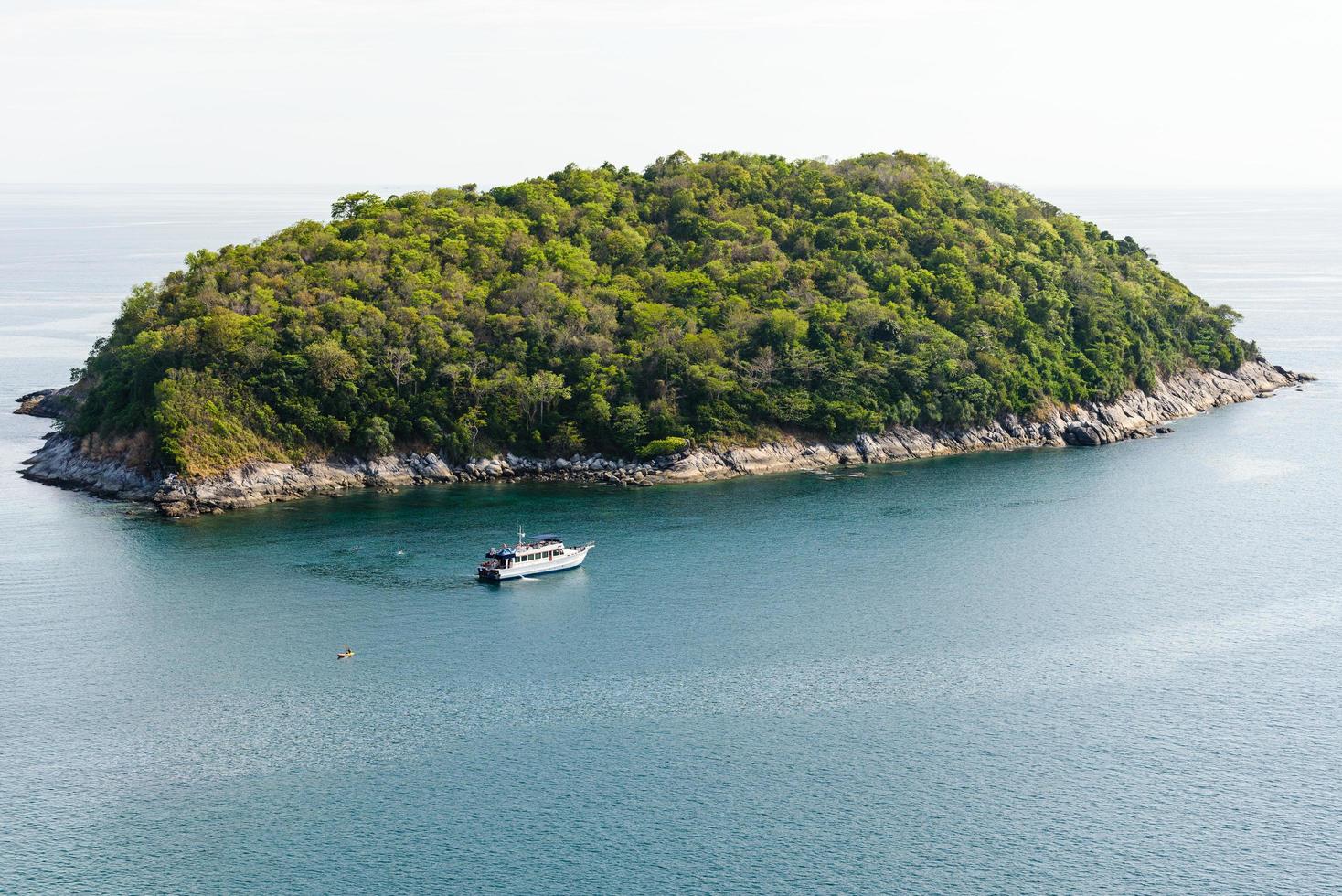 vista de alto ângulo da ilha e mar de andaman foto