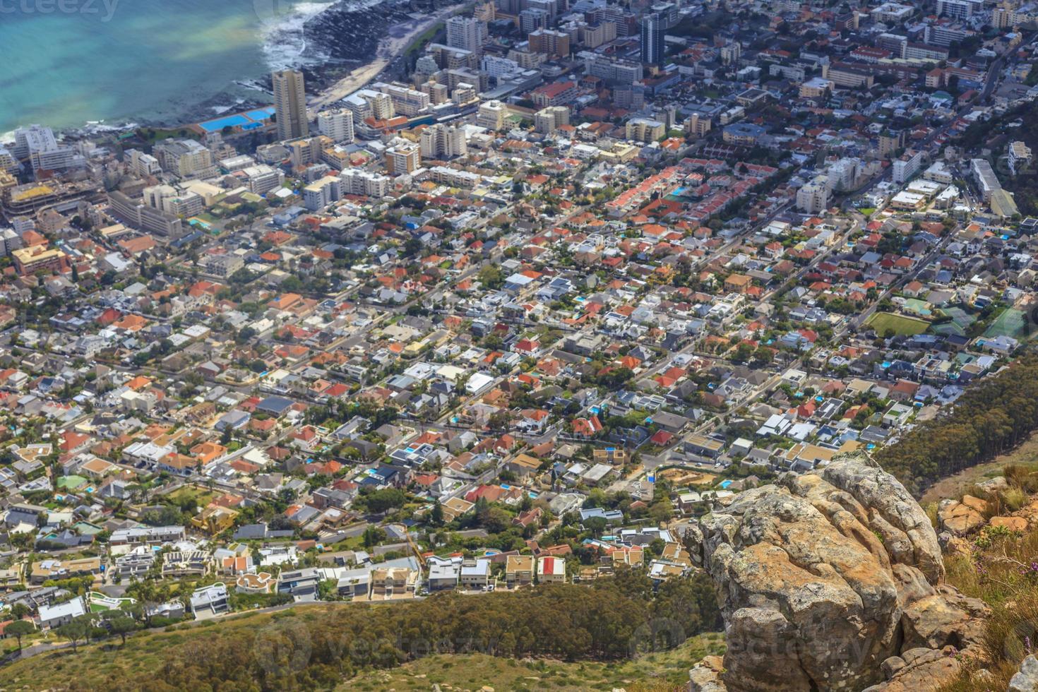 vista da cabeça dos leões para as casas da cidade do cabo foto