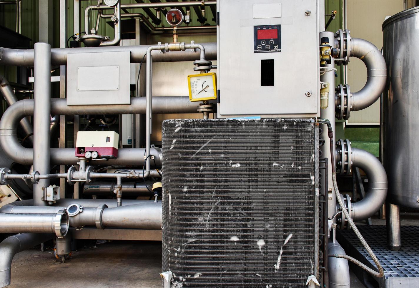 painel de resfriamento ou máquina de dissipador de calor em planta industrial foto