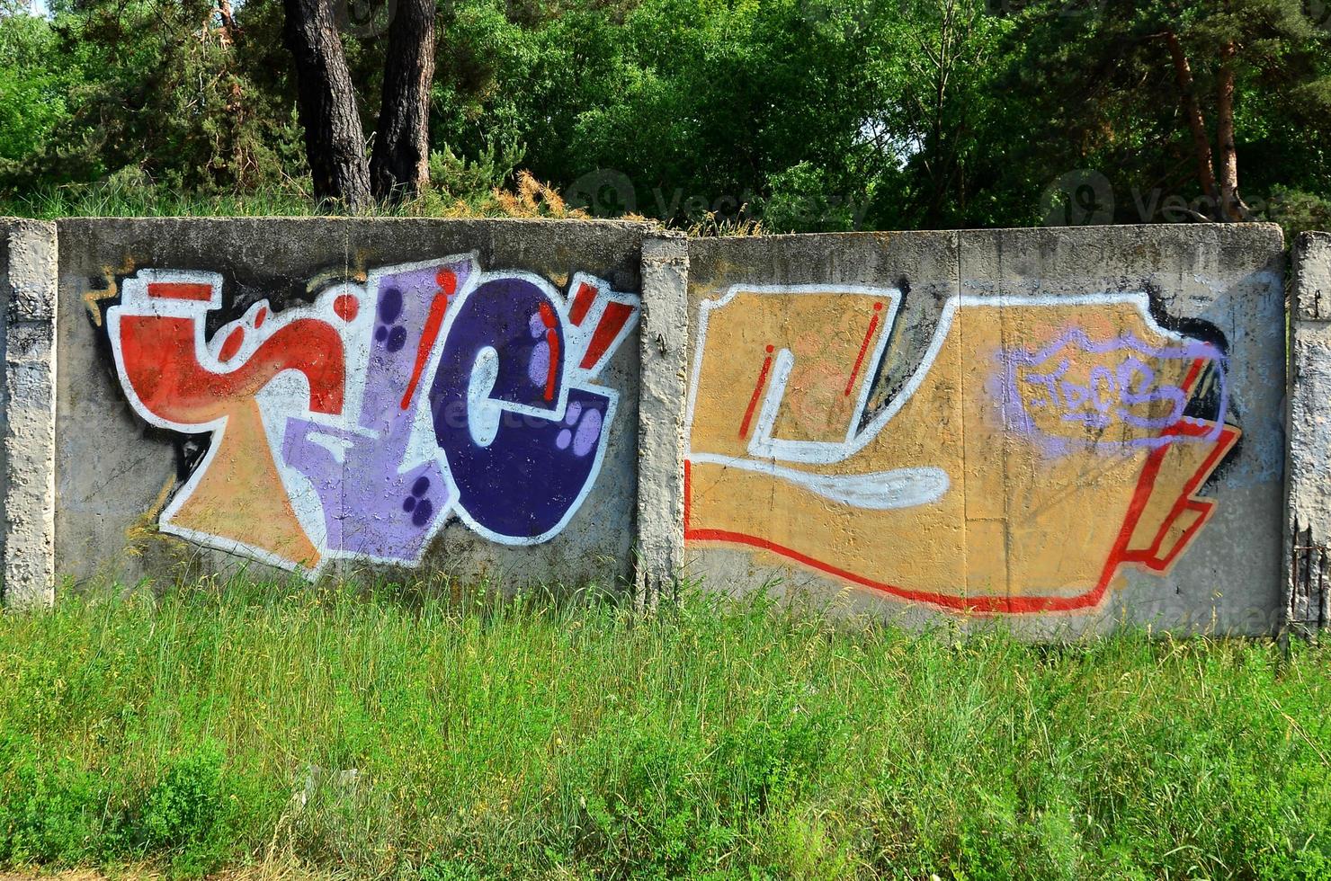 imagem de fundo da parede decorada com graffiti abstrato colorido. conceito de arte de rua foto