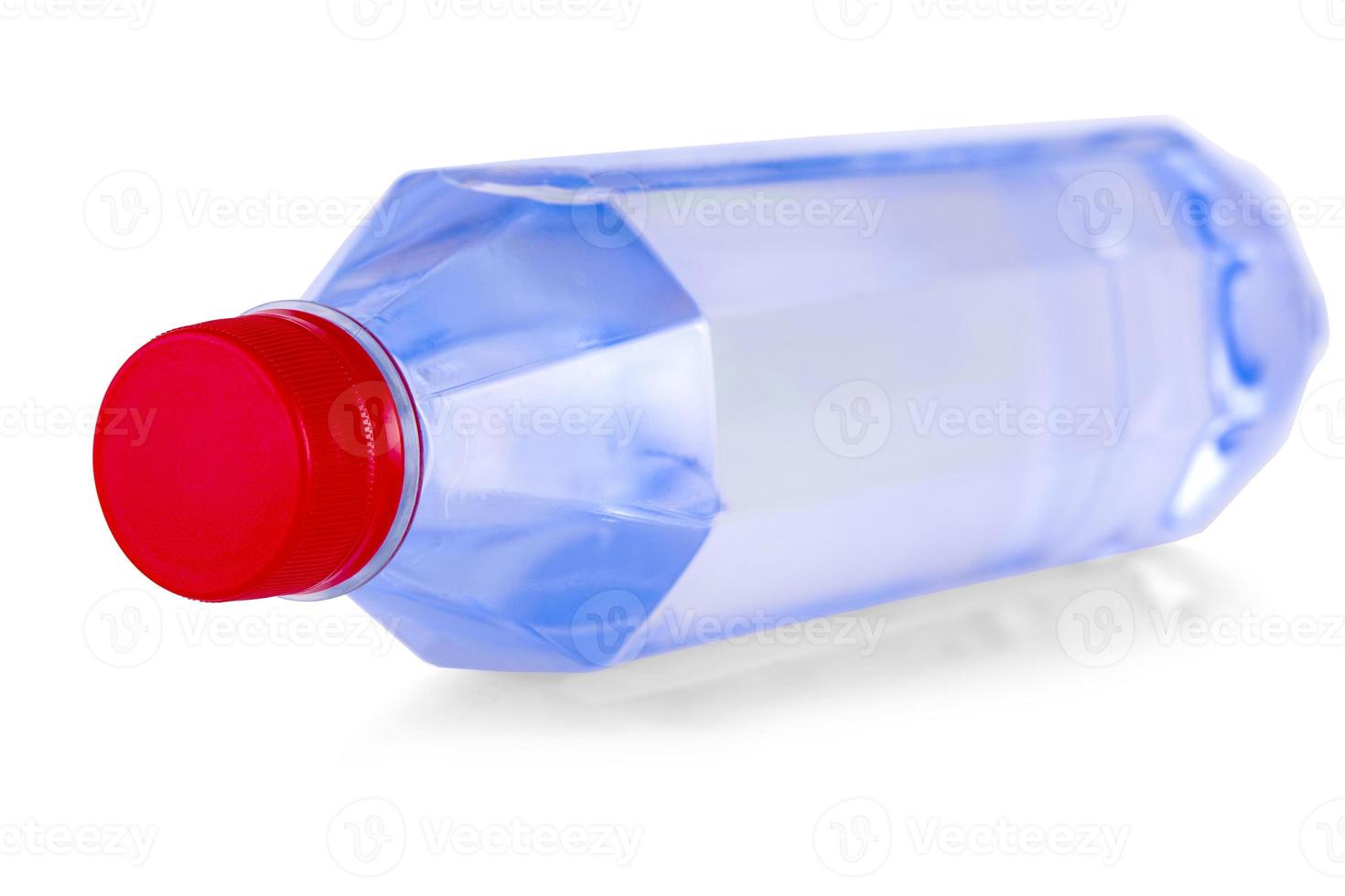 a garrafa de água com tampa vermelha l isolada no fundo branco foto