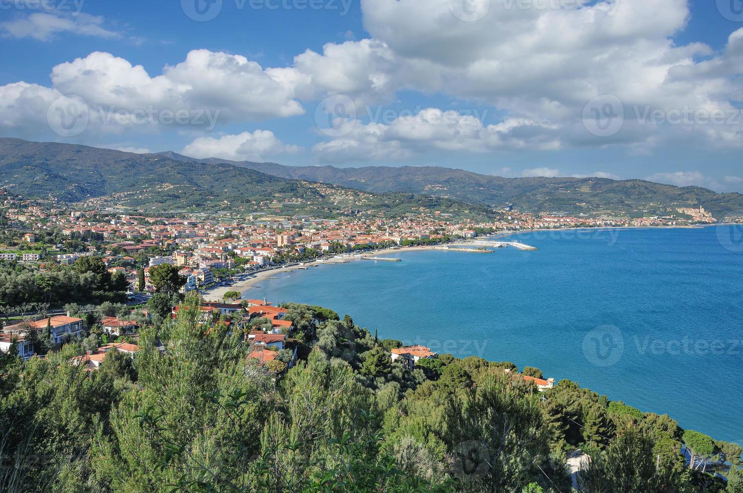 estância balnear de diano marina perto de san remo na riviera italiana na ligúria, itália foto