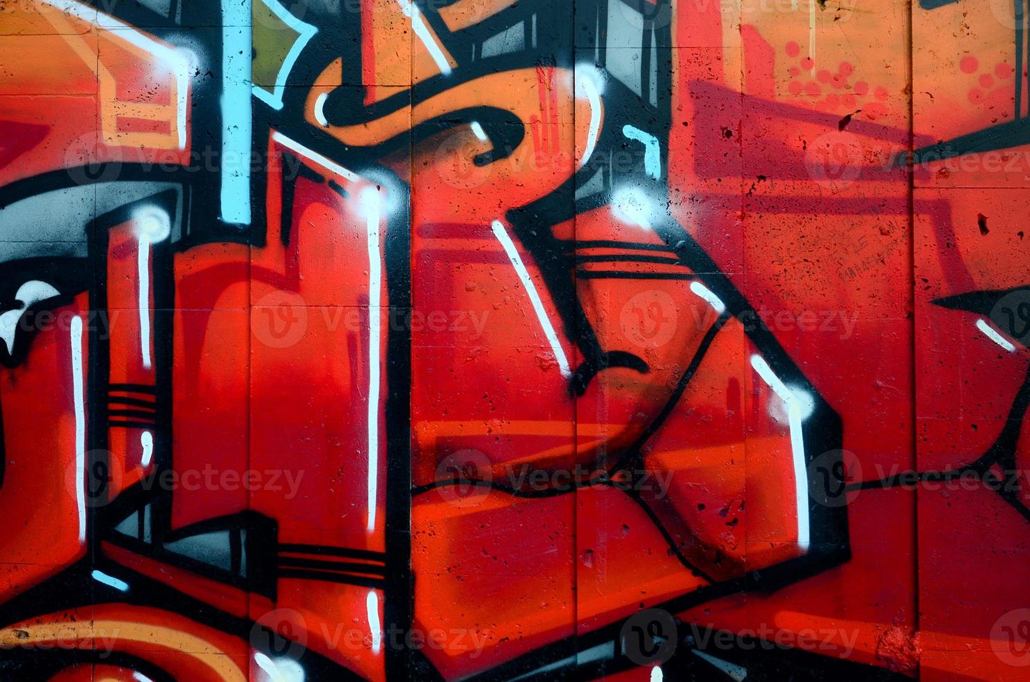 um fragmento de grafite detalhado de um desenho feito com tintas aerossol em uma parede de ladrilhos de concreto. imagem de fundo de arte de rua em tons quentes de cor vermelha foto
