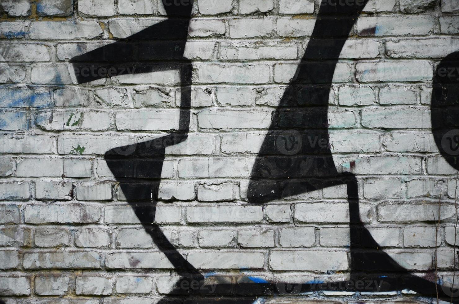imagem de fundo com elementos de graffiti. textura da parede, pintada em cores diferentes no estilo grafite. conceito de cultura de rua, entretenimento juvenil e hooliganismo ilegal foto