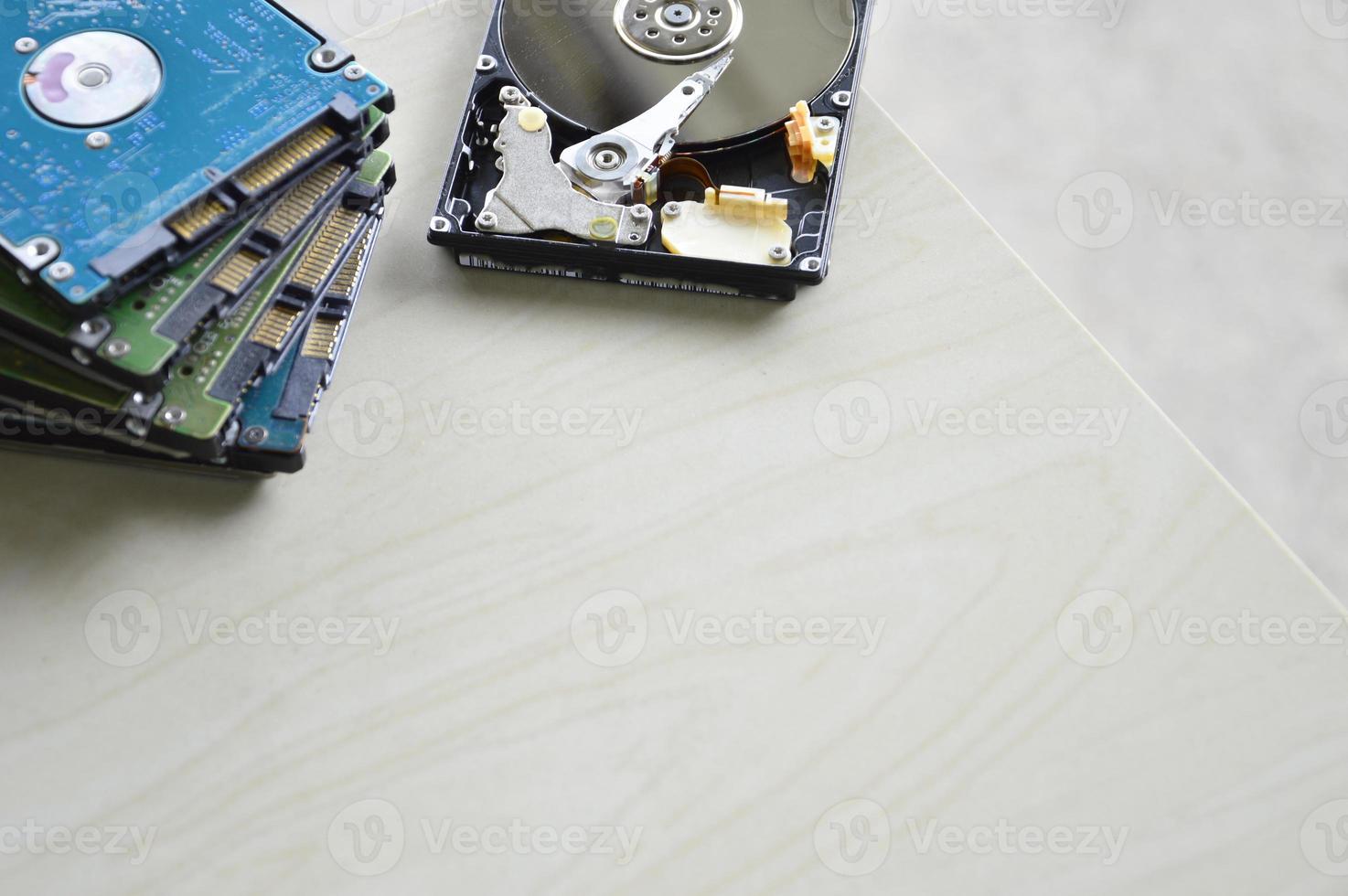 As imagens de disco rígido do tipo disco giratório de 2,5 polegadas ainda são comumente usadas hoje. foto