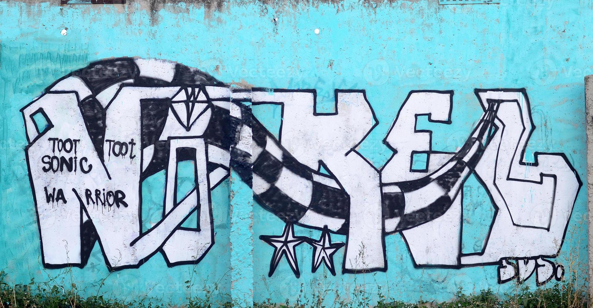 imagem de fundo de uma parede de concreto com um pedaço de padrão de graffiti abstrato. arte de rua, vandalismo e passatempos juvenis foto