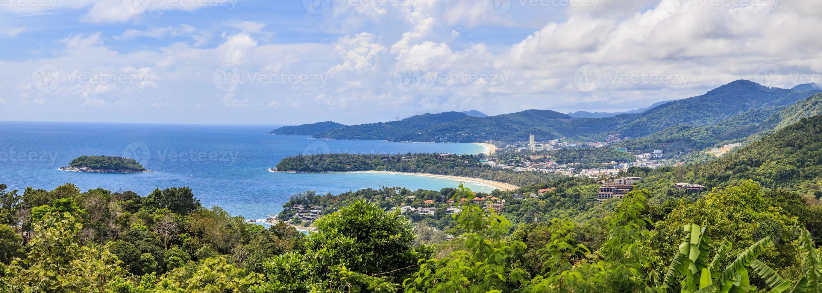 vista do ponto de vista de karon na ilha de phuket foto