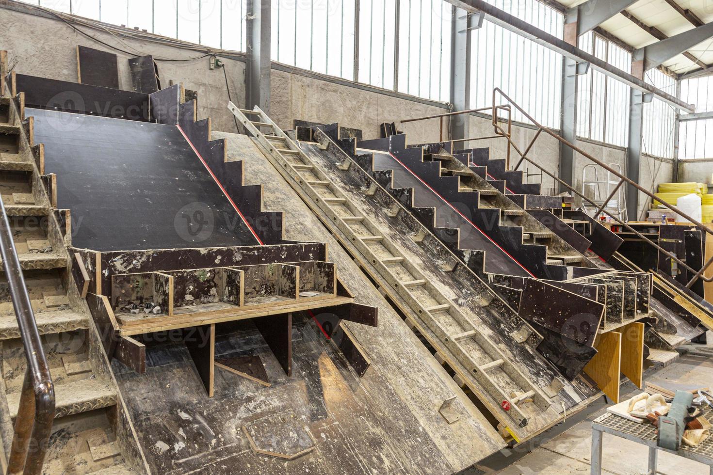 foto da fabricação de uma escada de concreto pré-moldado em uma fábrica alemã