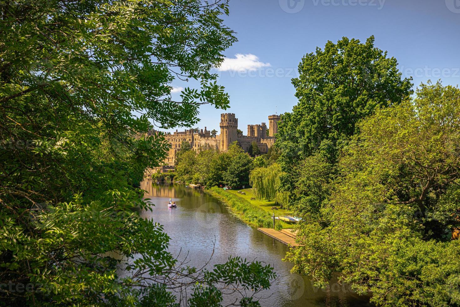 castelo épico de warwick, inglaterra. foto