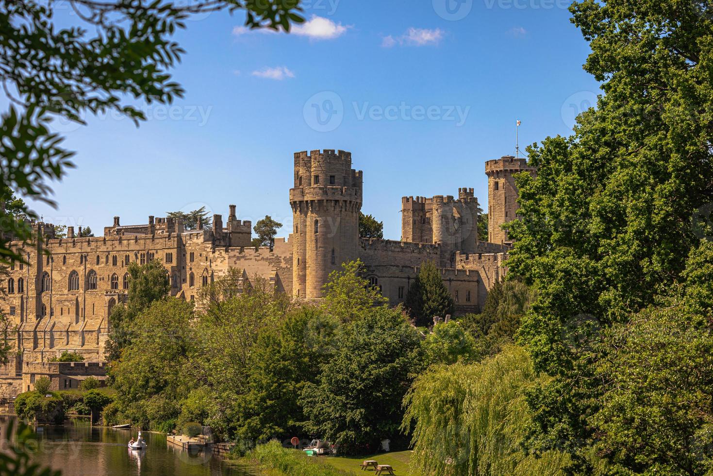 castelo épico de warwick, inglaterra. foto