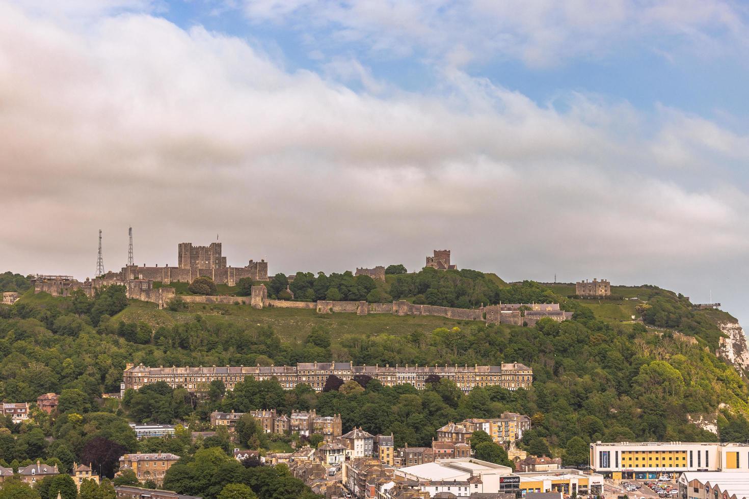 o poderoso castelo de dover em kent, inglaterra. foto