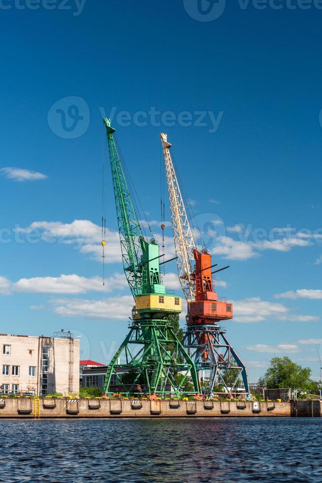 vistas dos arredores de riga de daugava foto