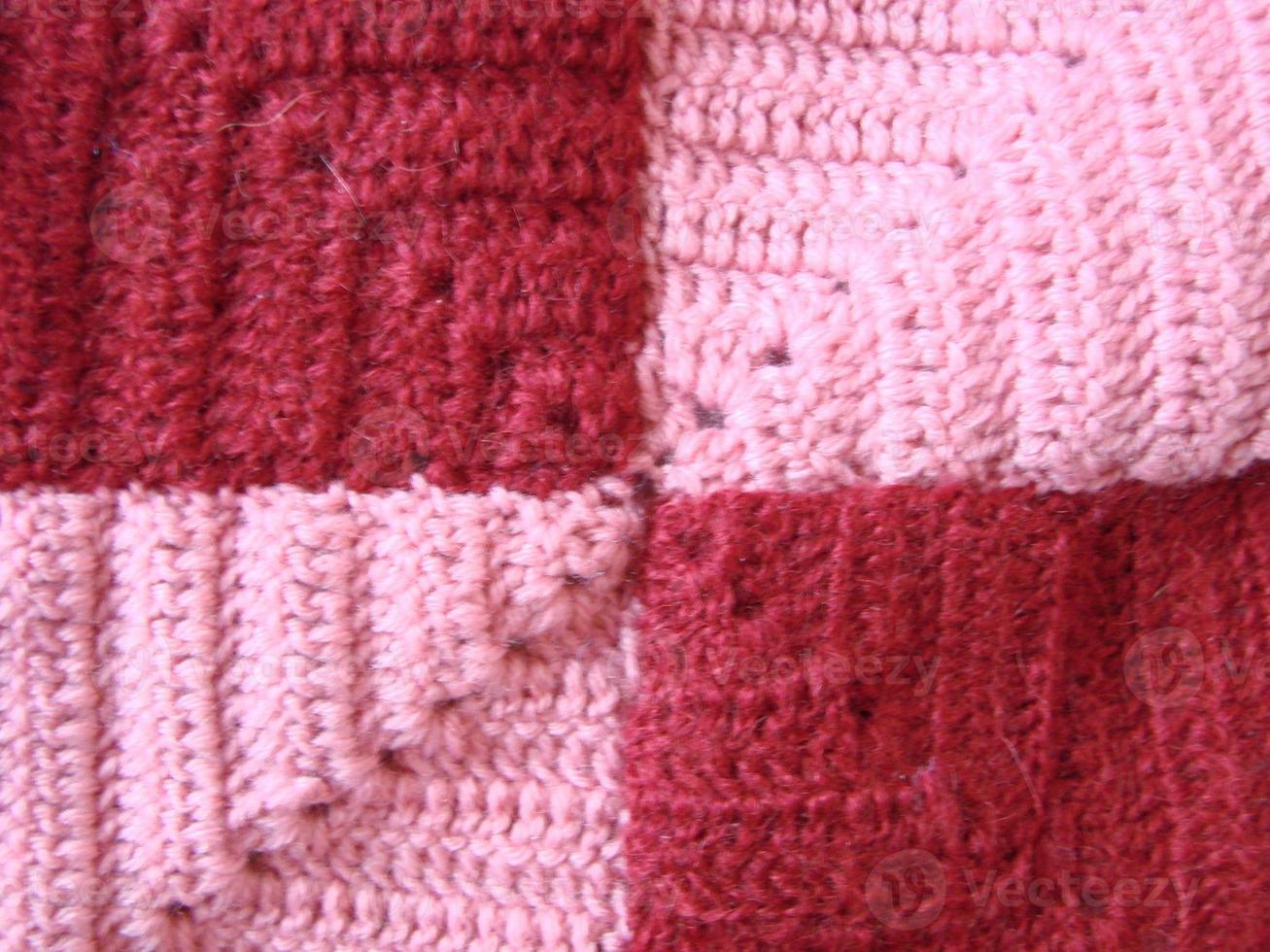 textura de crochê, padrão de quadrados coloridos. quadrados de crochê foto