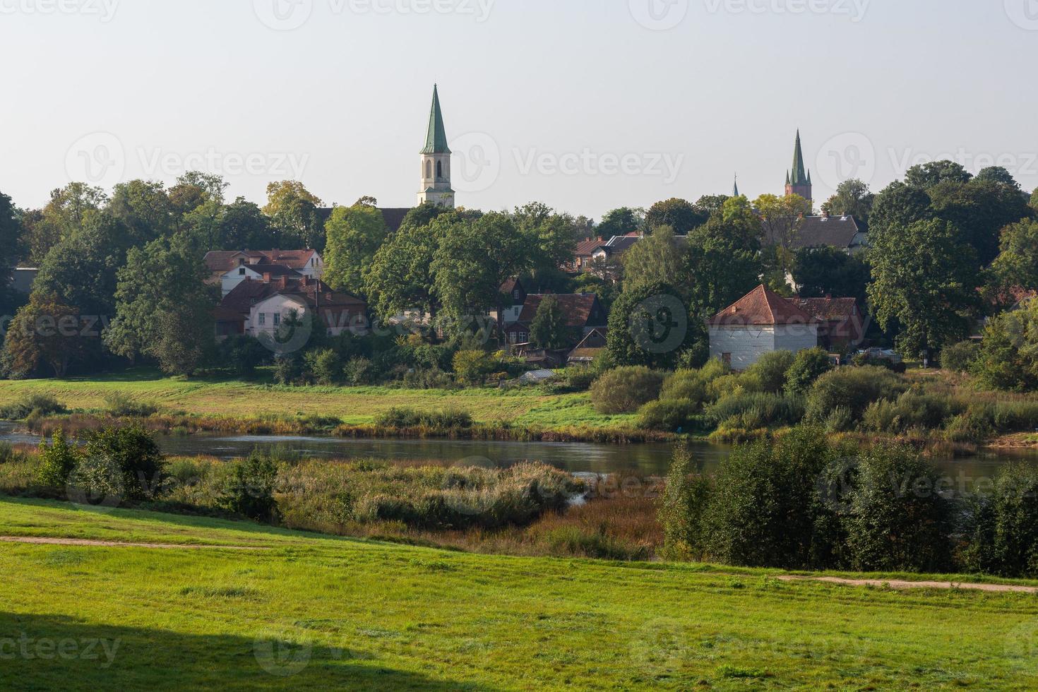 cidade de kuldiga e cachoeira de ventas foto