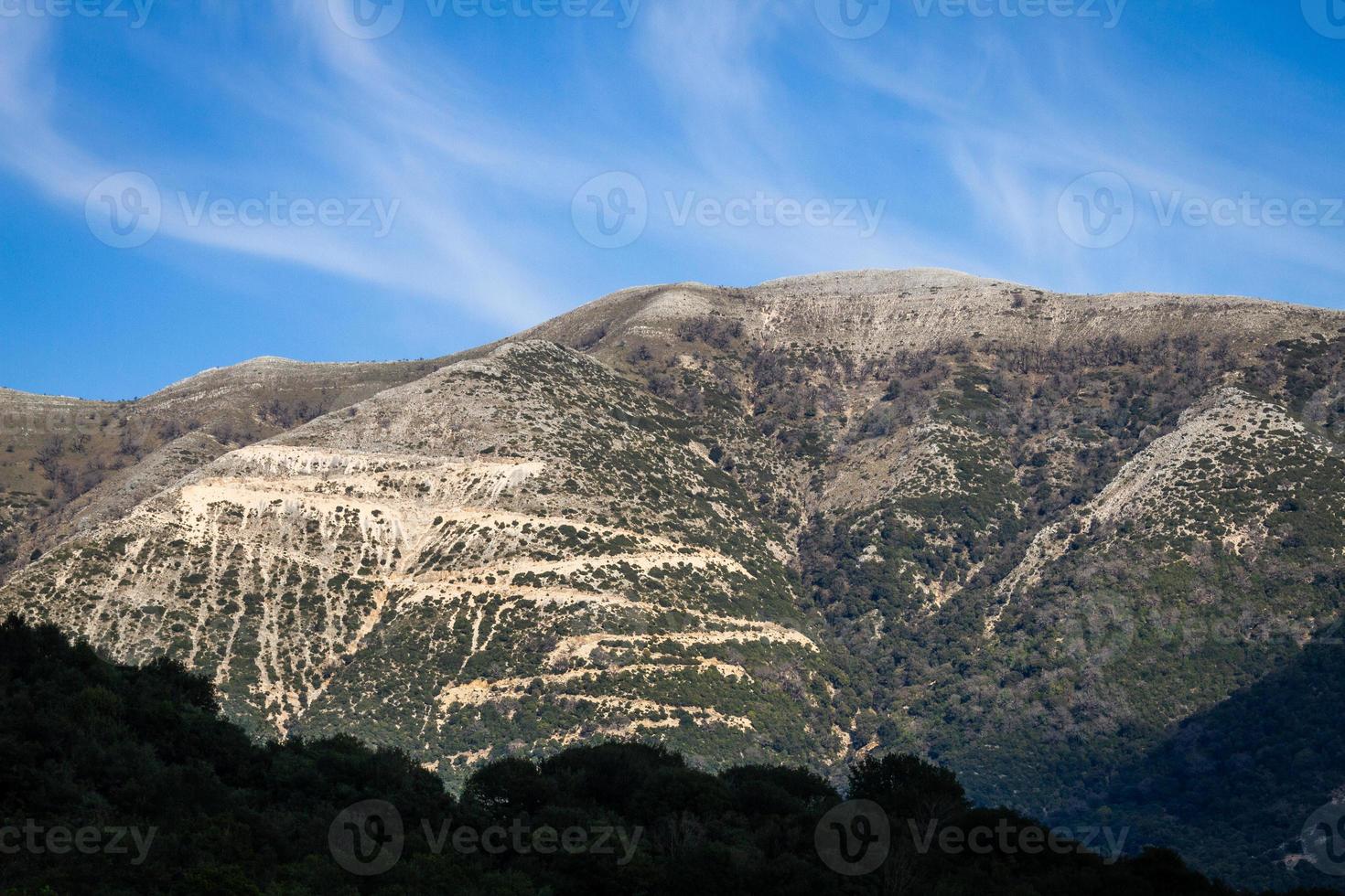 paisagens do parque natural tzoumerka foto