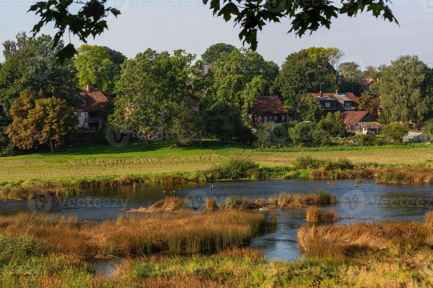 cidade de kuldiga e cachoeira de ventas foto