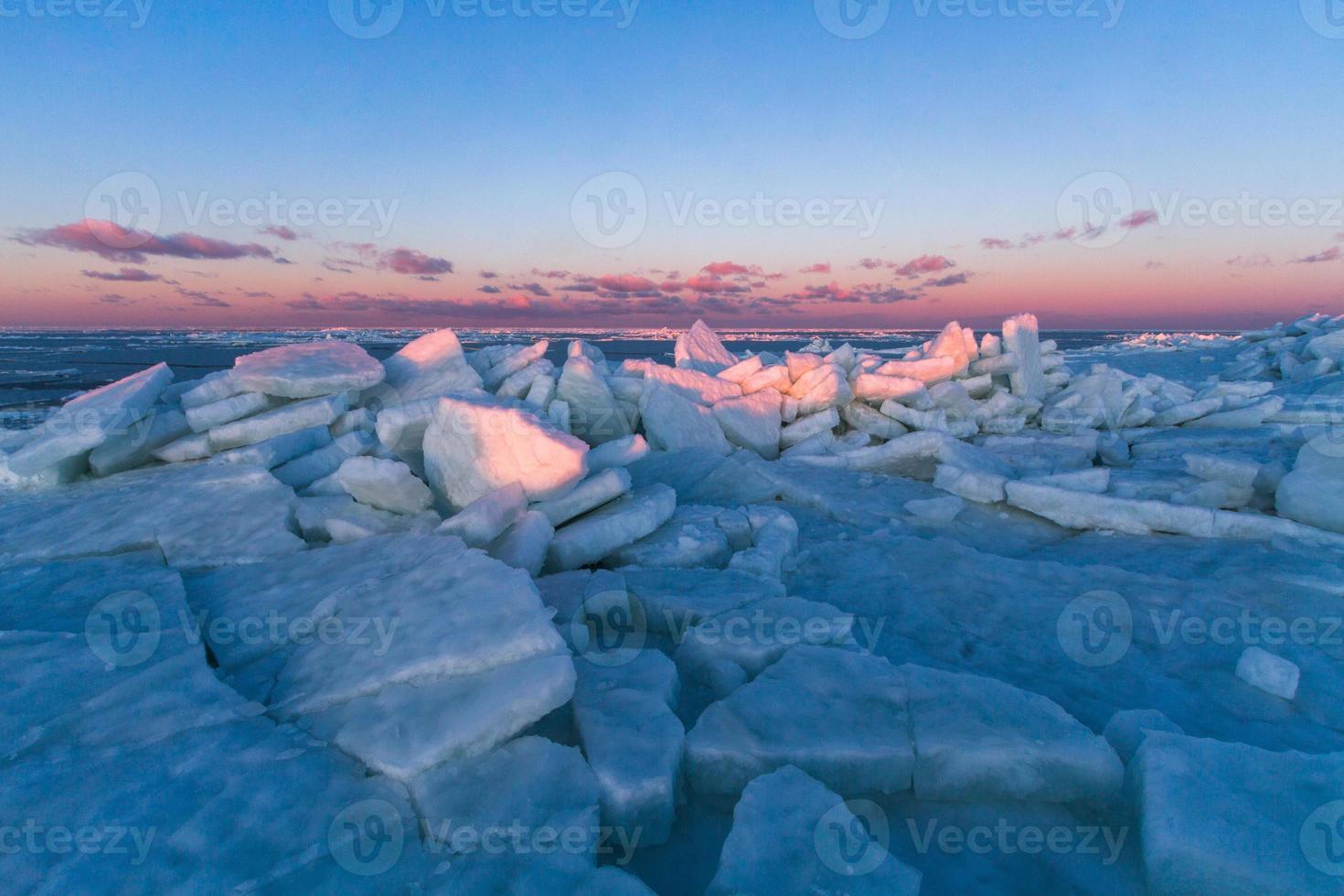 derivas de gelo no mar báltico foto