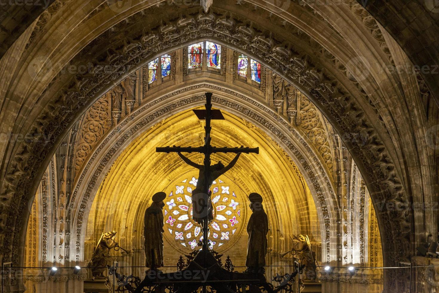 dentro da catedral de sevilha foto