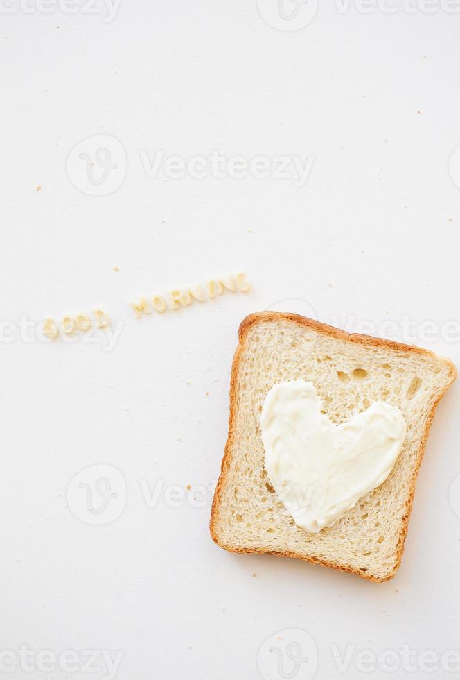 sanduíche no café da manhã em forma de coração com queijo - inscrição de bom  dia 17167756 Foto de stock no Vecteezy