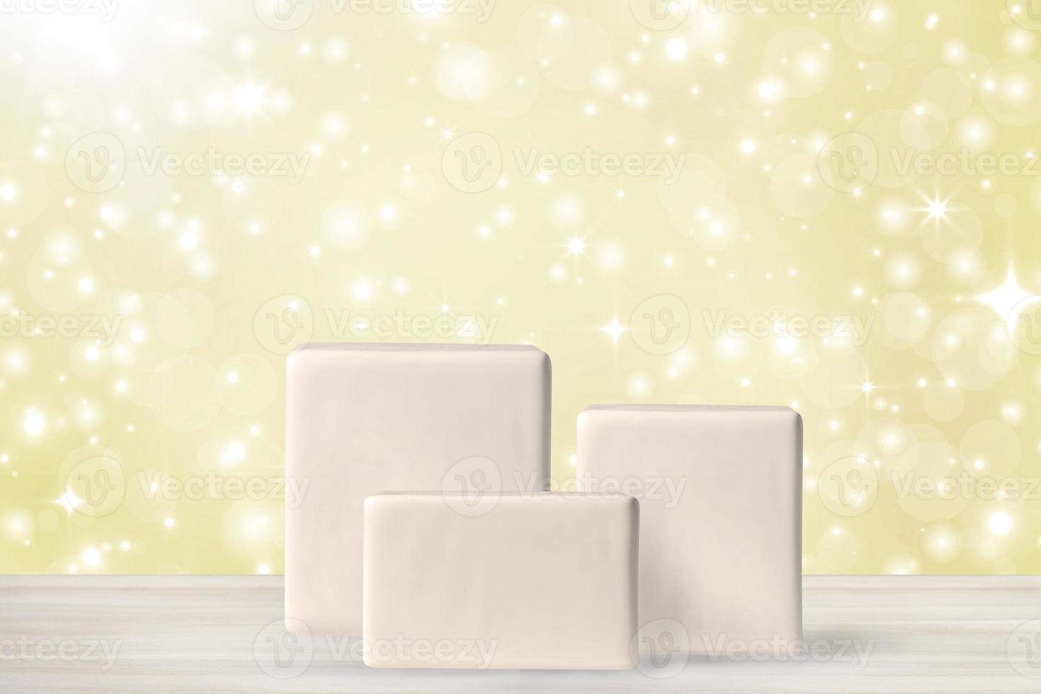 fundo de produto nevado brilhante ouro para o conceito de férias de natal e inverno. três pódio em uma mesa de madeira. foto