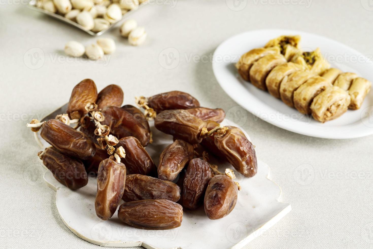 datas fruta kurma para o mês muçulmano do ramadã foto