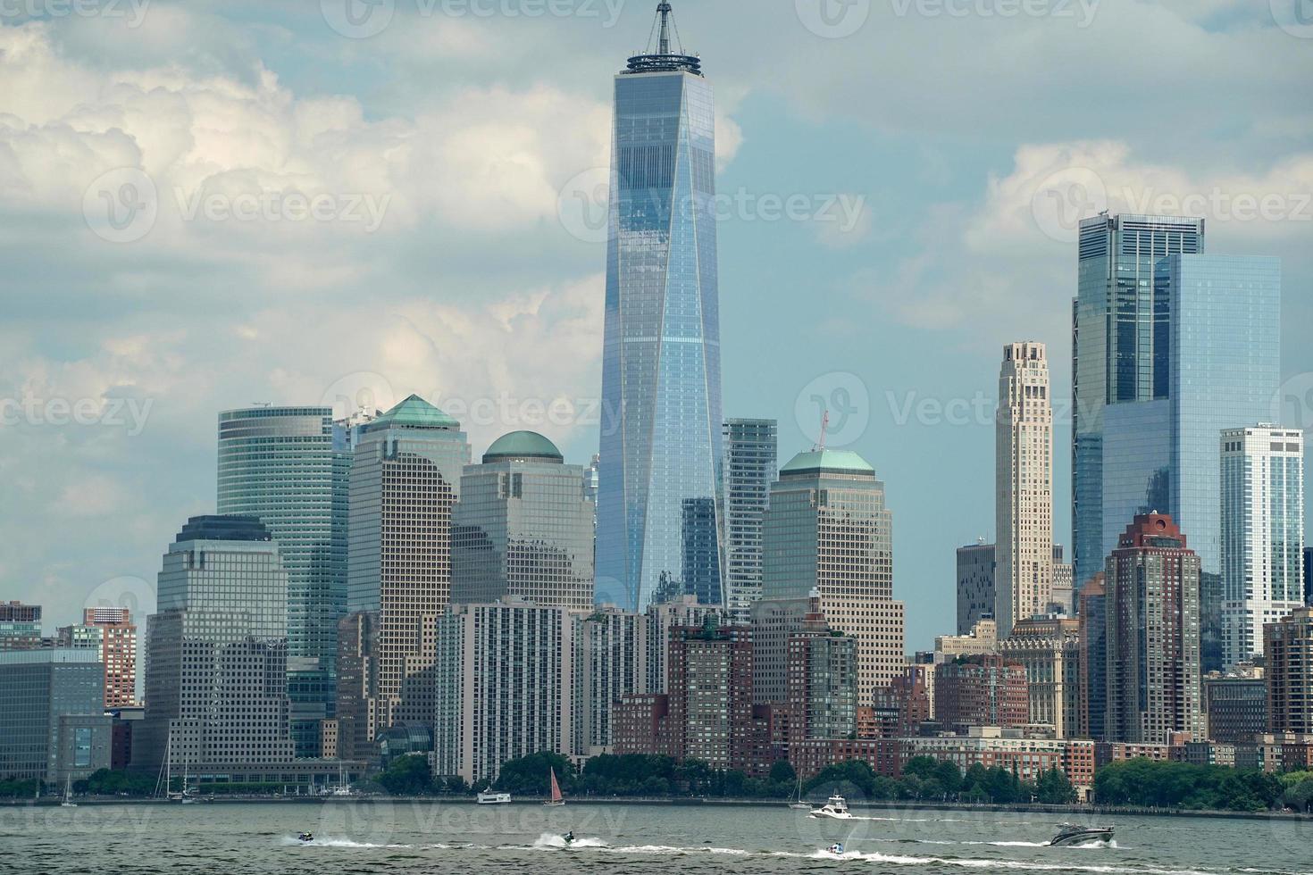 nova york vista da paisagem urbana do rio hdson, ilha da liberdade foto