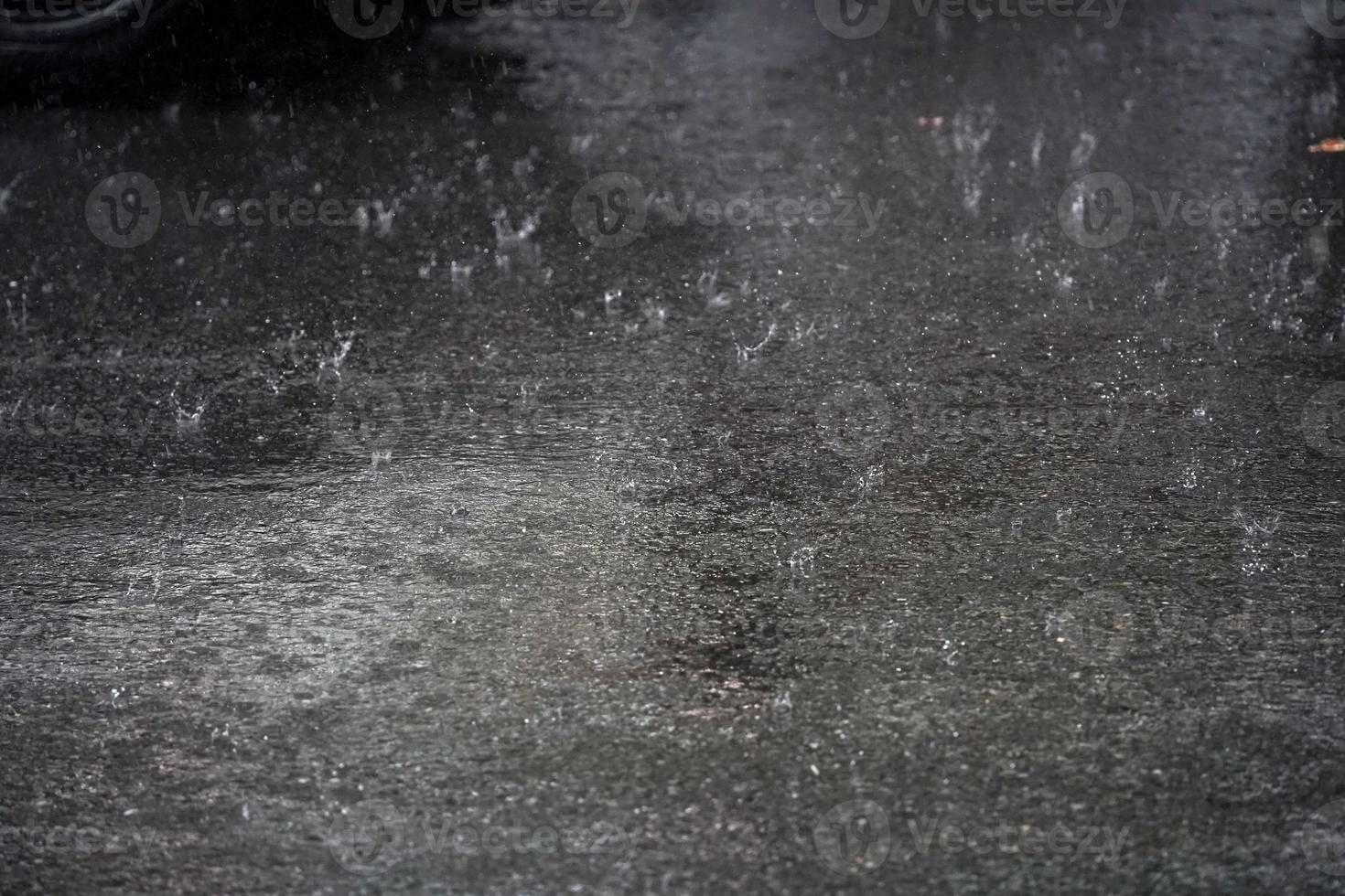 chuva forte em chinatown nova iorque na rua foto