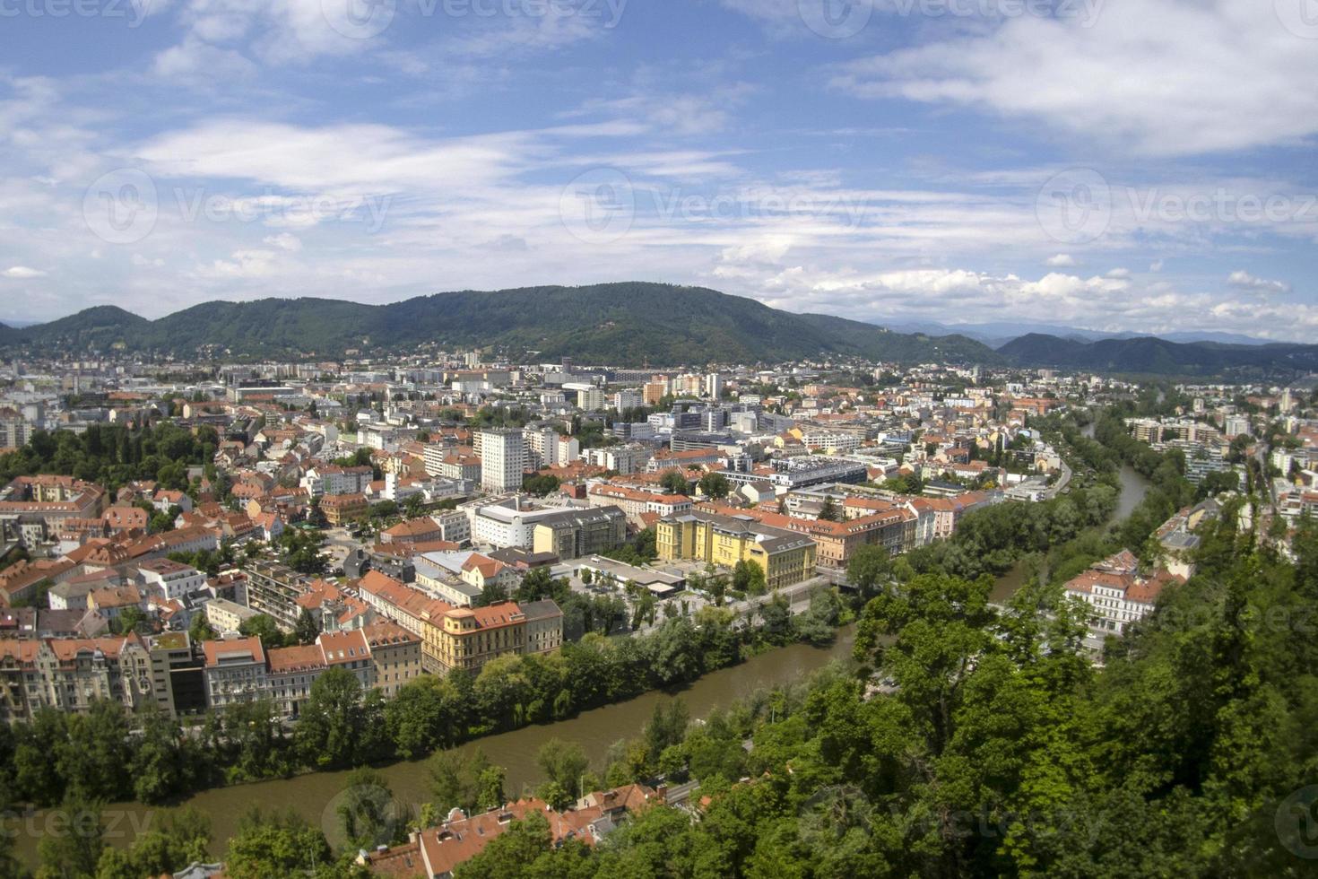 graz áustria panorama aéreo da torre do relógio foto