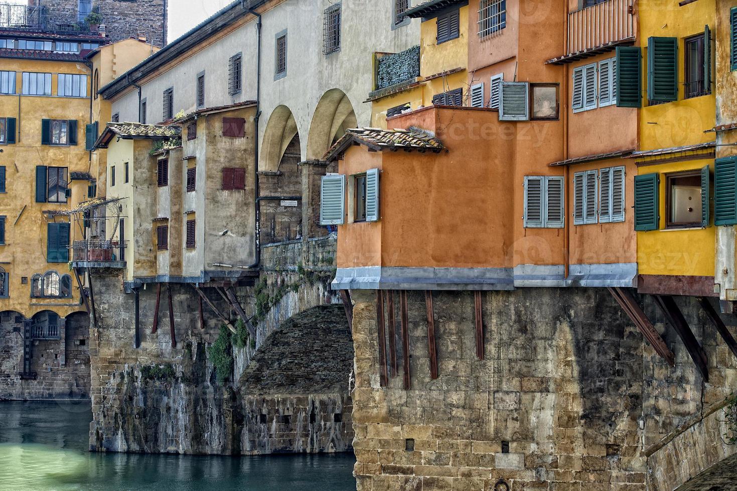 florença ponte vecchio vista do pôr do sol foto