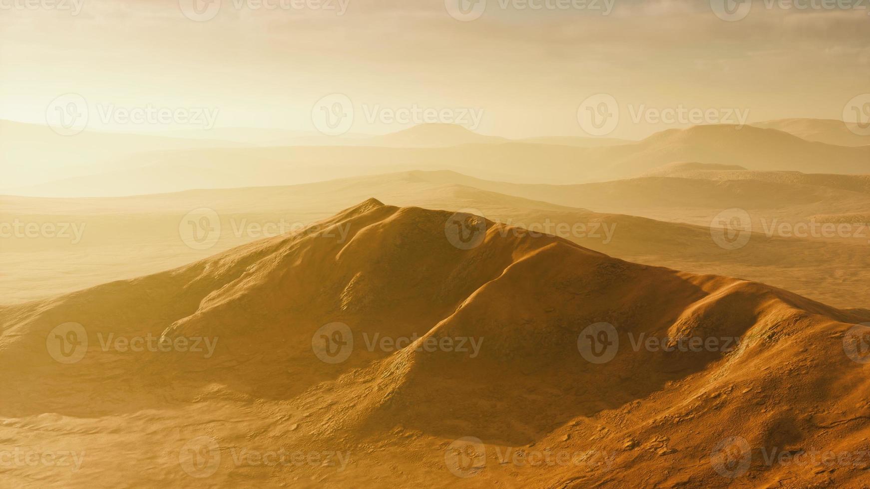panorama de dunas vermelhas e montanhas foto