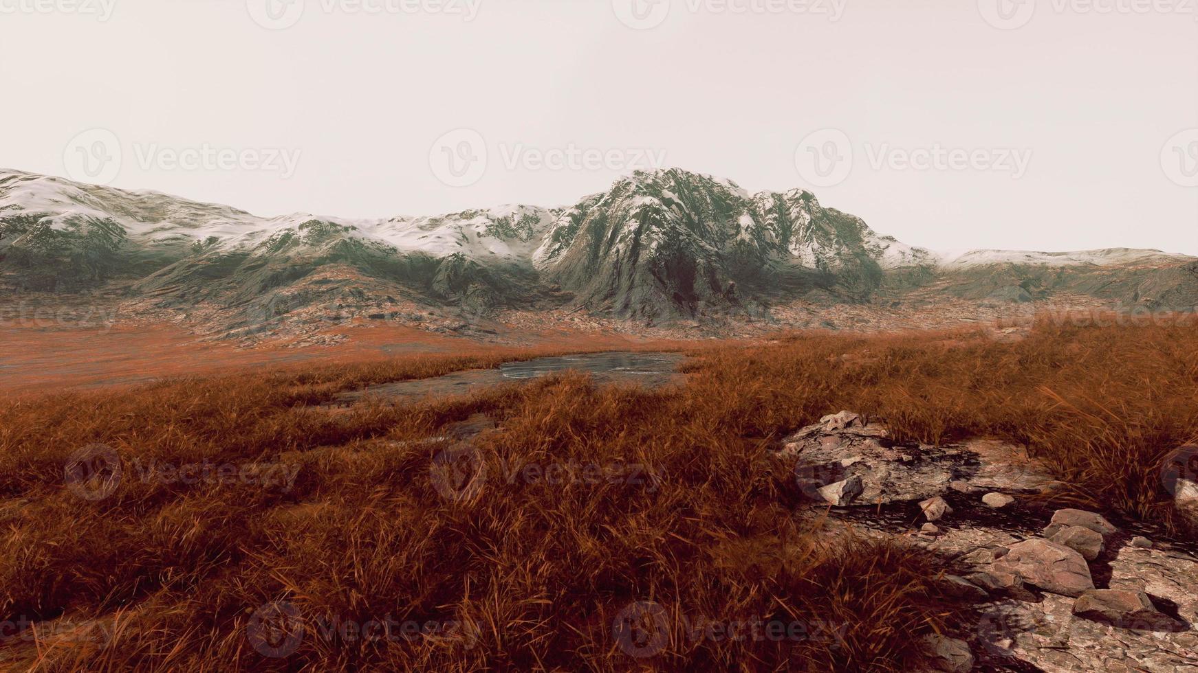belas rochas na província do Afeganistão com grama seca foto