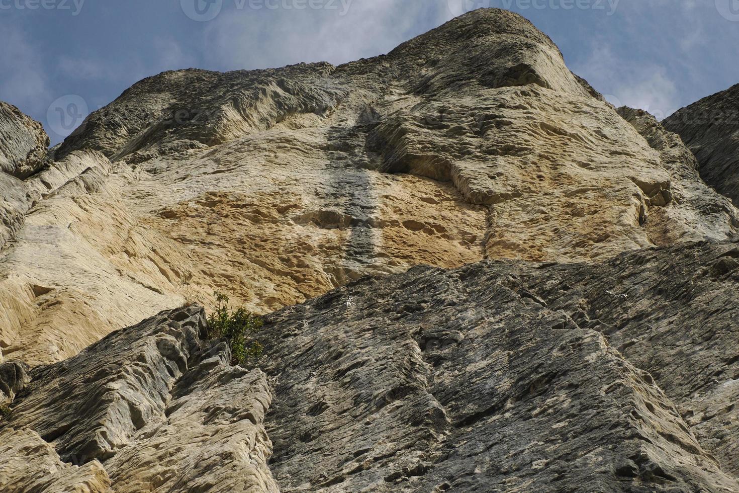 pedra bismantova uma formação rochosa nos apeninos toscanos-emilianos foto