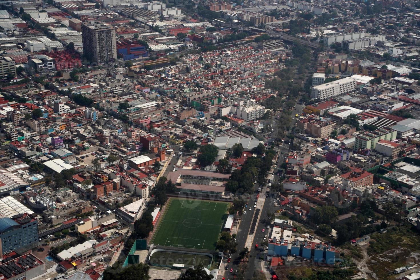 panorama aéreo da cidade do méxico paisagem do avião foto