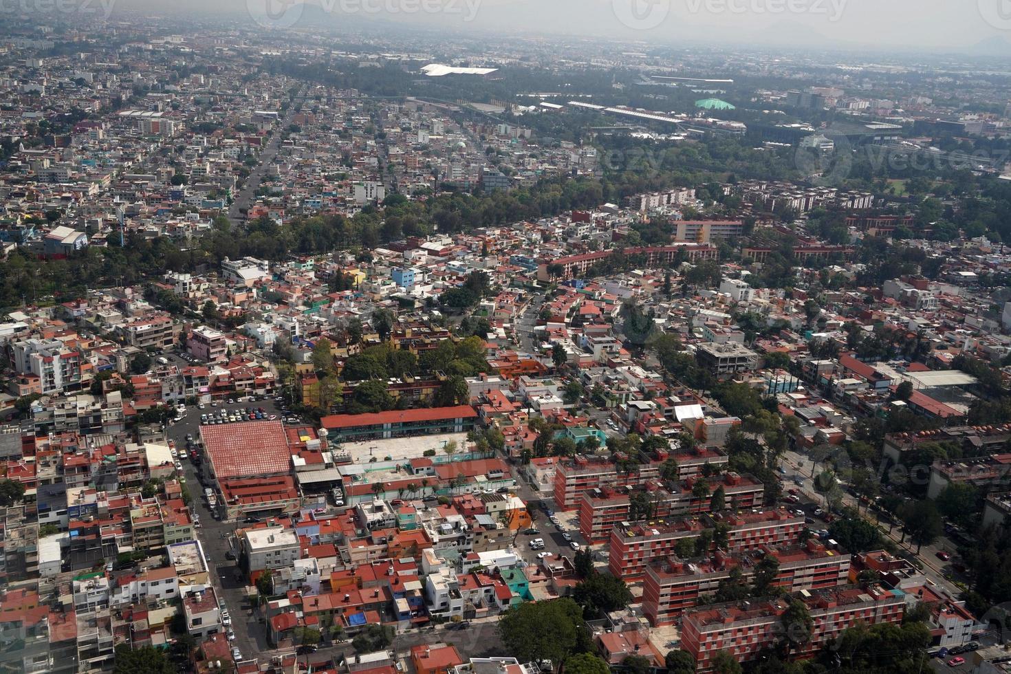 panorama aéreo da cidade do méxico paisagem do avião foto