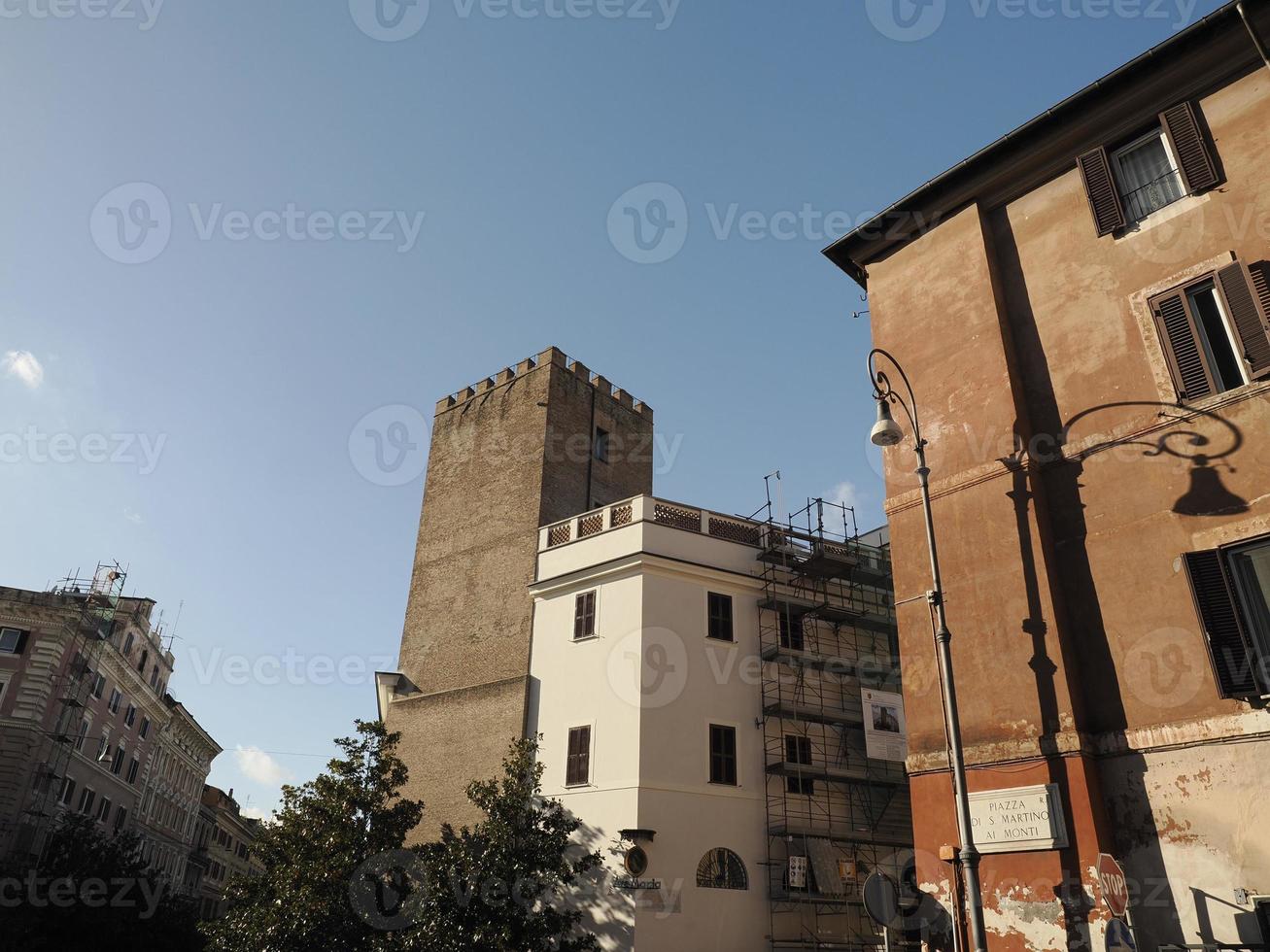 vista dos edifícios do distrito de roma monti foto