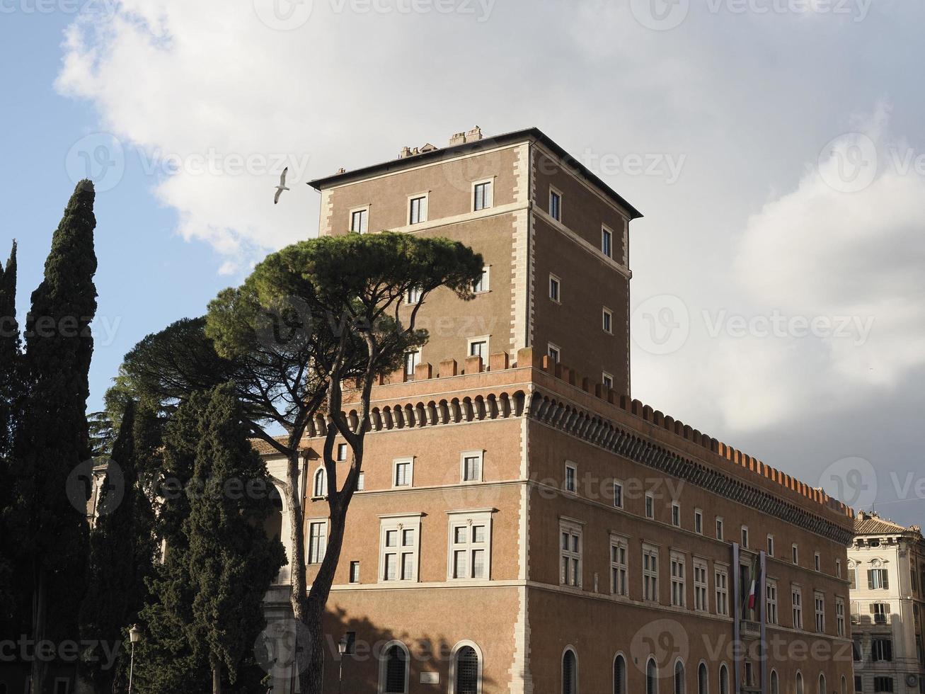 piazza venezia fóruns imperiais fori imperiali roma edifícios na passarela foto